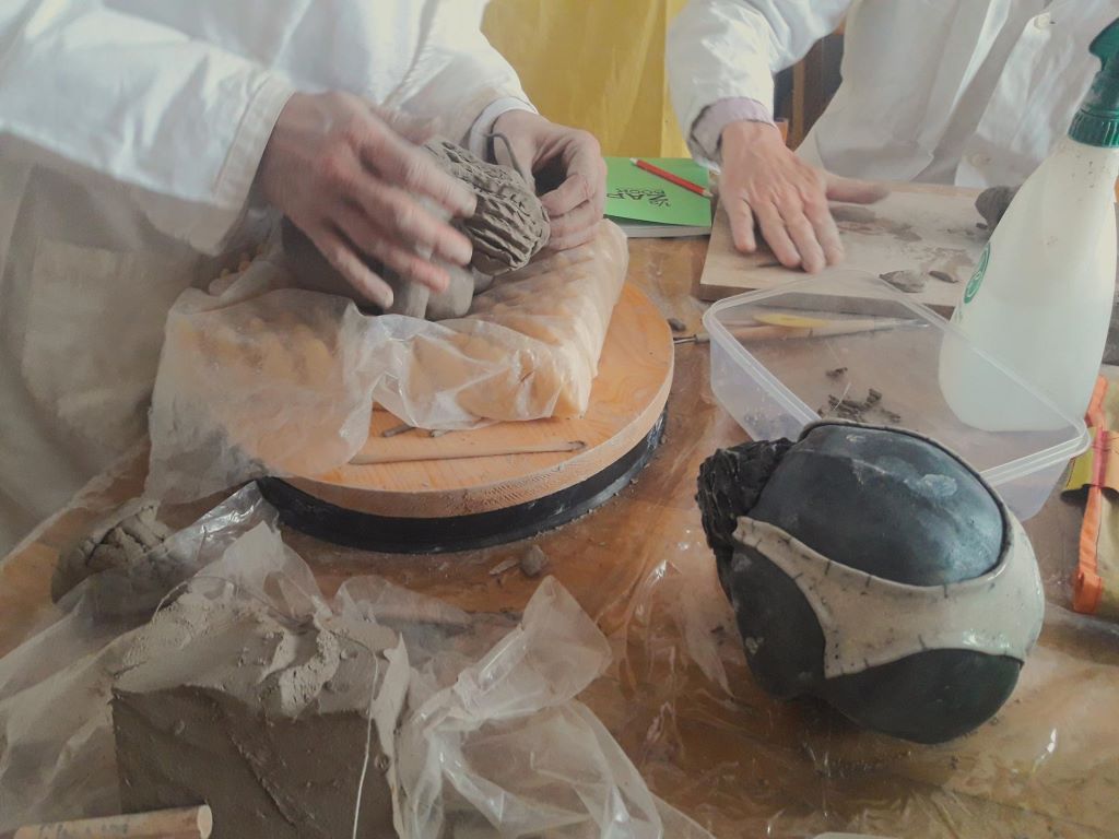cours de sculpture et modelage en terre dans le Vercors